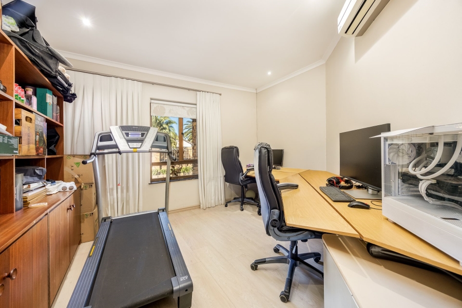 4 Bedroom Property for Sale in Tara Western Cape